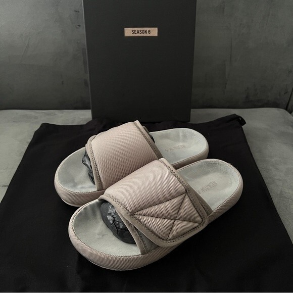 Yeezy Season 6 Nylon Slipper Taupe - Picture 3 of 16